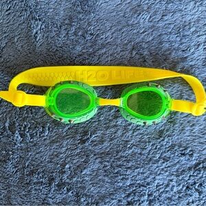 NWOT H2O life kids goggles green and yellow one size
